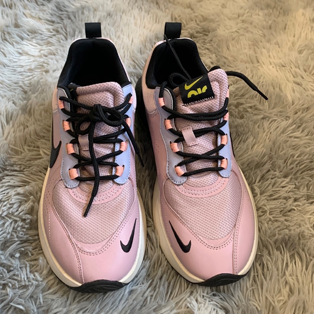 NIKE AIR WOMENS SHOES